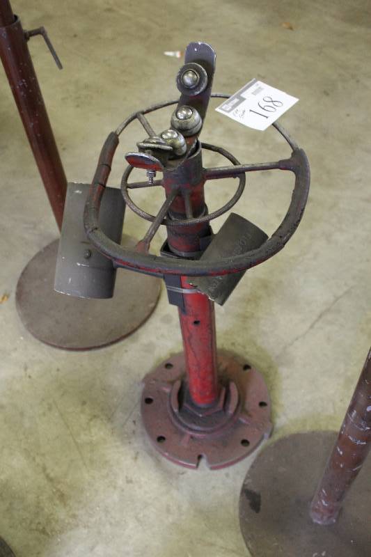 lot 168 image: Pipe Stand wBase.