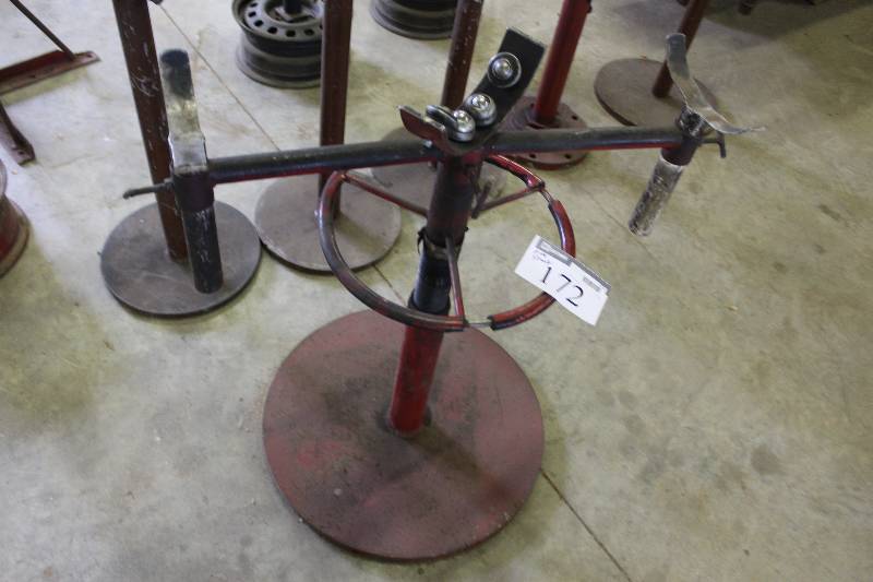 lot 172 image: Pipe Stand wBase & Circular Tool Holder.