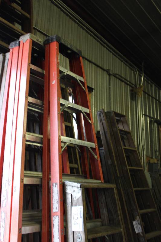 lot 724 image: Lot of (2) Ladders, 10 & 6.