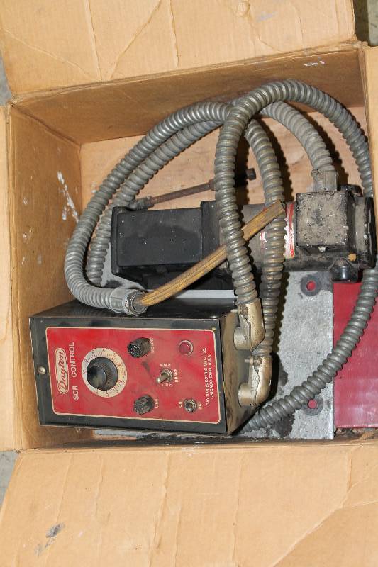 lot 311 image: Dayton Motor Drive It Chain For 21 Cincinatti Drill Press.