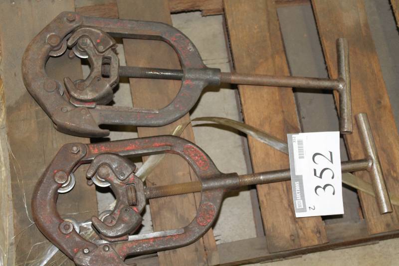 lot 352 image: Lot of (2) Reed Standard Wheel Pipe Cutter Cuts 2-4.