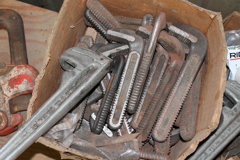 lot 374 image: Box Lot of Pipe Wrench Top Ends.