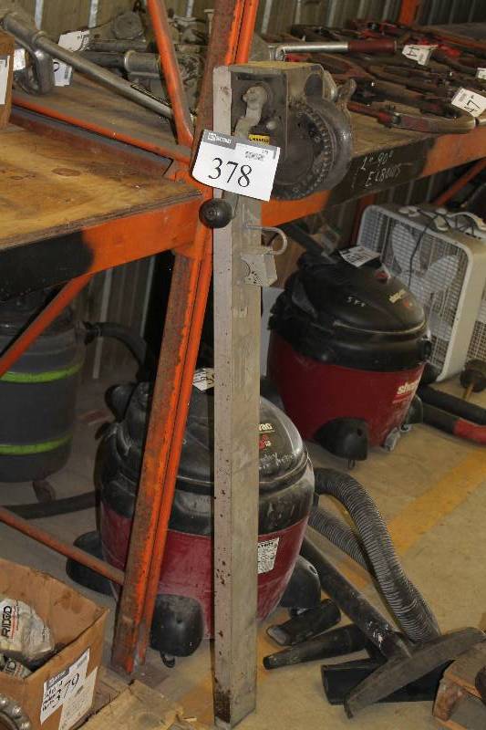 lot 378 image: Manual Winch wMetal Bar Attachment.