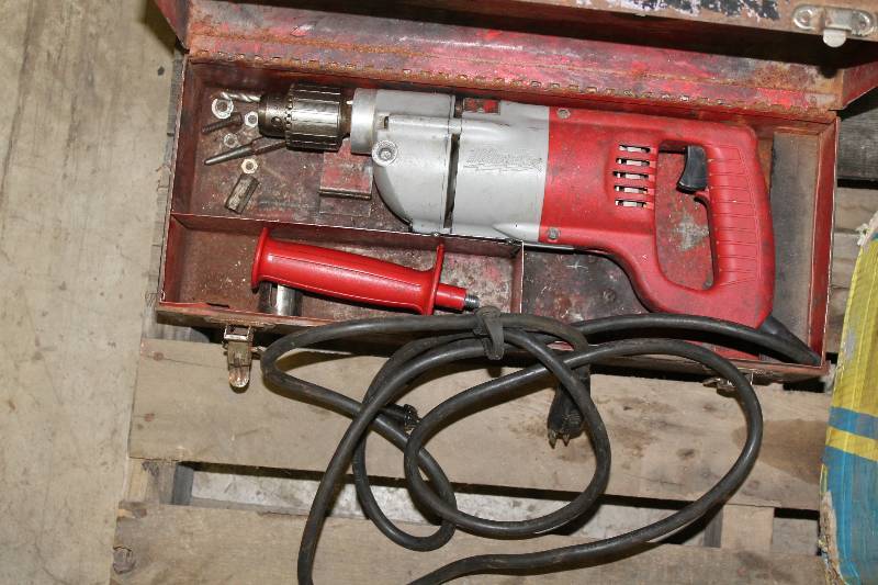 lot 387 image: Milwaukee 12 Drill wCord, Metal Case & Front Handle.