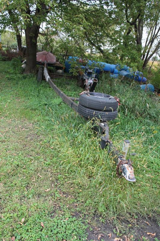 lot 742 image: 25Boat Trailer w3 Tires Per Side License Plate CTB2551 Includes Two Spare Tires.
