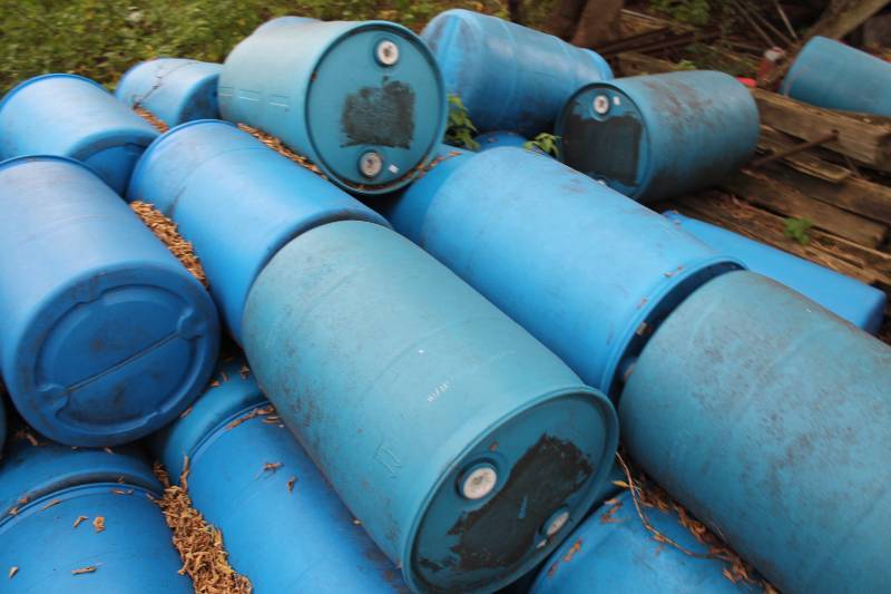 lot 747 image: Lot of (10) Blue Plastic Barrells wLids First Come First Serve.