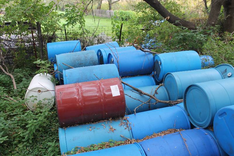 lot 748 image: Lot of (10) Blue Plastic Barrells wLids First Come First Serve.