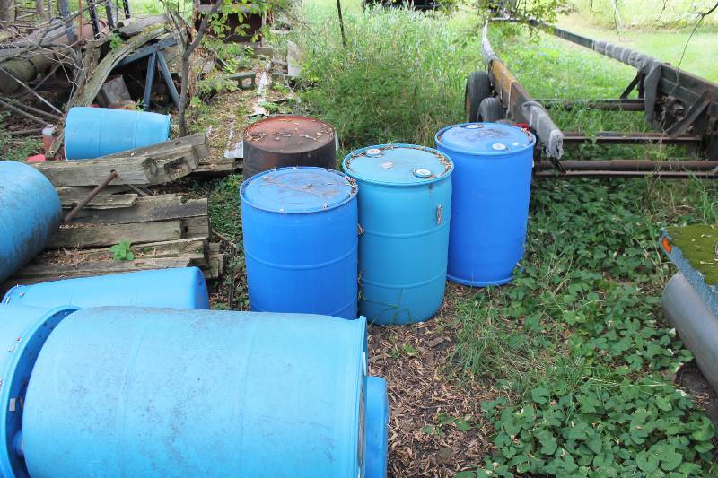 lot 749 image: Lot of (10) Blue Plastic Barrells wLids First Come First Serve.