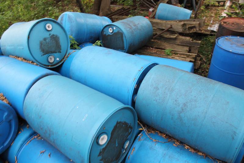 lot 750 image: Lot of (10) Blue Plastic Barrells wLids First Come First Serve.