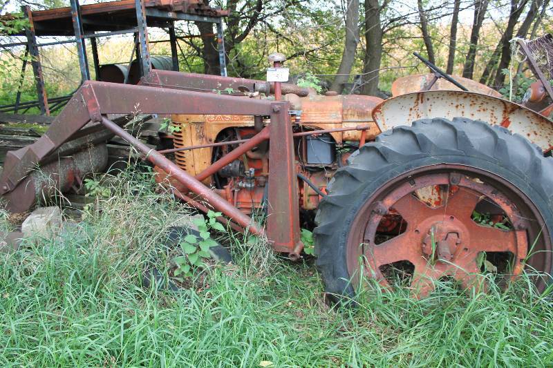 lot 753 image: Case Tractor wFront Loader Attachment Serial No. 5517760 Includes Chains For Tires.