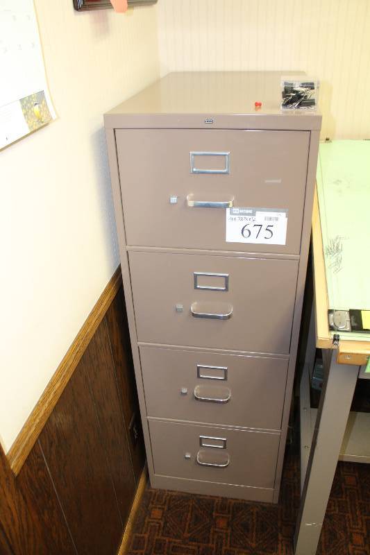 lot 675 image: Metal Filing Cabinet w4 Drawers 18 x 18.5 x 52.