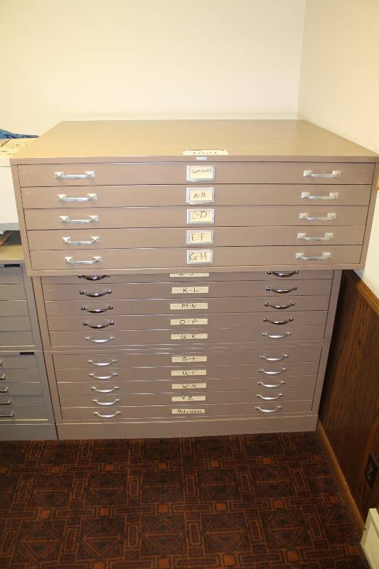 lot 689 image: Metal Storage Cabinet wMultiple Drawers For Blueprints & Designs 46.5 x 35.5 x 16.