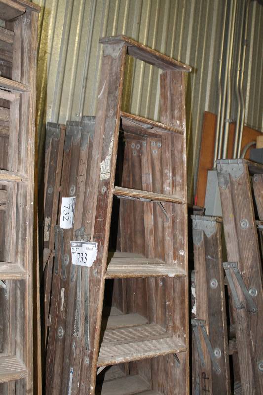 lot 733 image: Lot of (2) Wooden Ladders 7 & 8.