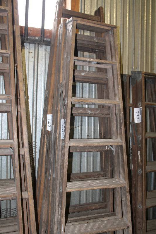 lot 729 image: Lot of (2) 8 Wooden Ladders.