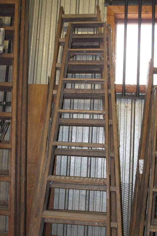 lot 726 image: Lot of (2) 10 Wooden Ladders.