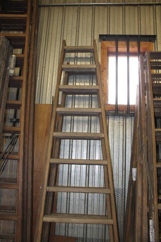 lot 725 image: Lot of (2) Wooden Ladders, 11 & 10.