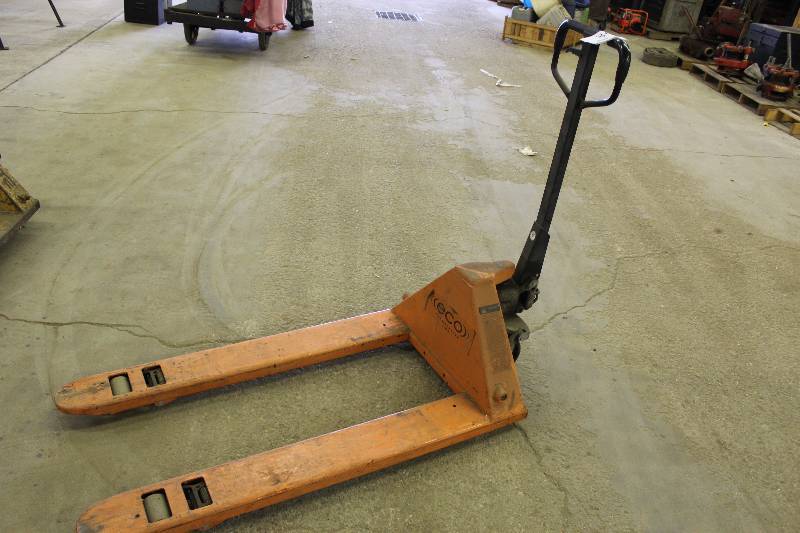 lot 198 image: Eco Pallet Jack 27 x 60.