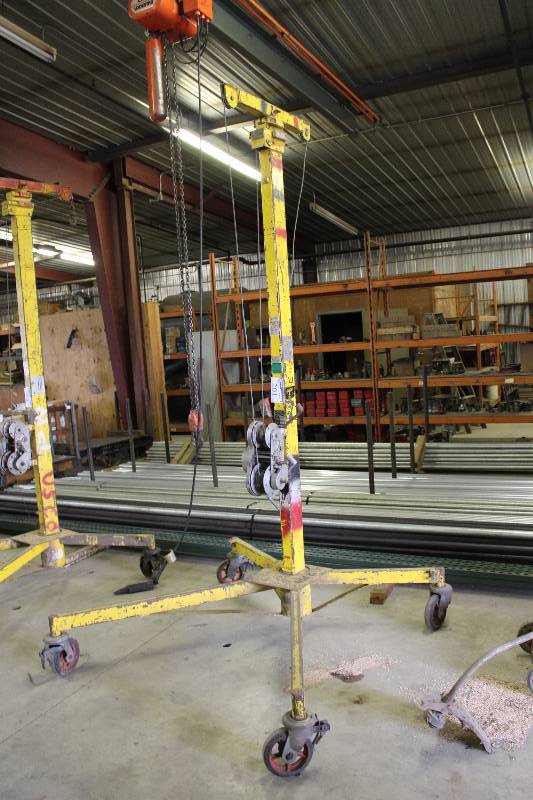 lot 201 image: Sumnore Roust A Bout Lift Lifts 1500lbs.