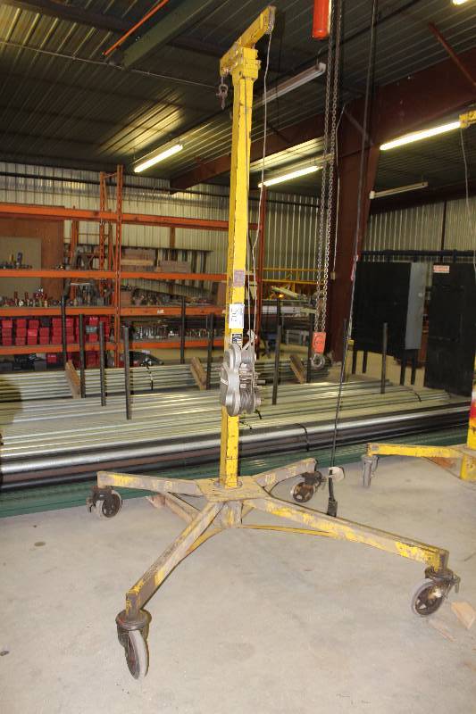 lot 202 image: Sumnore Roust A Bout Lift Lifts 1500lbs.