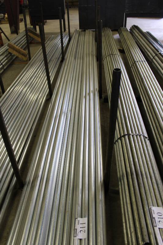lot 211 image: Lot Of (46) 1 12 x 21 XL Piping New.