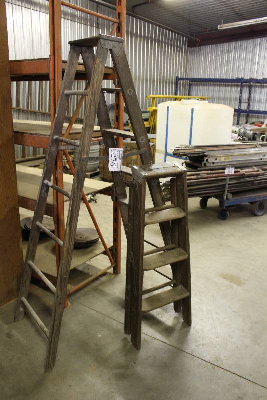 lot 276 image: Lot of (2) Wooden Ladders 80 4.
