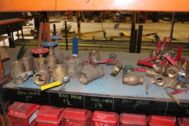 lot 256 image: Shelf Lot of Ball Valves 2, 1.5, 1.25, 1, And More.