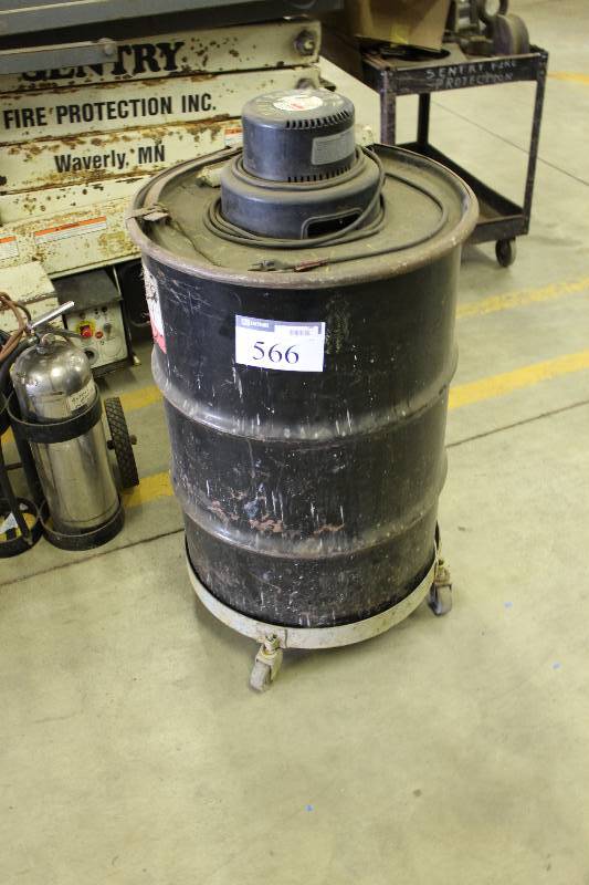 lot 566 image: 55Gal Barrel Drum Vacuum wCord & Wheel Base.