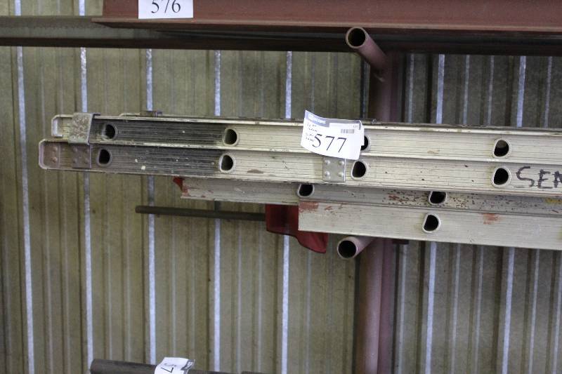 lot 577 image: Lot of (2) Metal Ladders 36, 30.