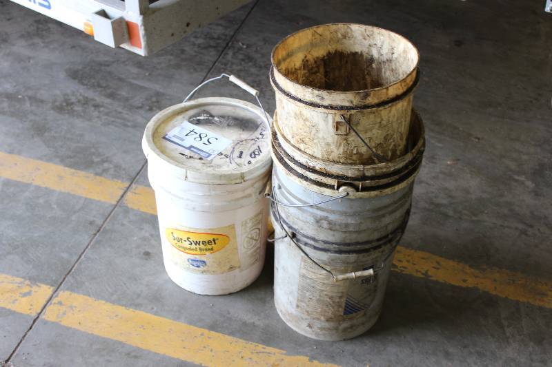 lot 584 image: Lot of (5) Plastic Buckets.
