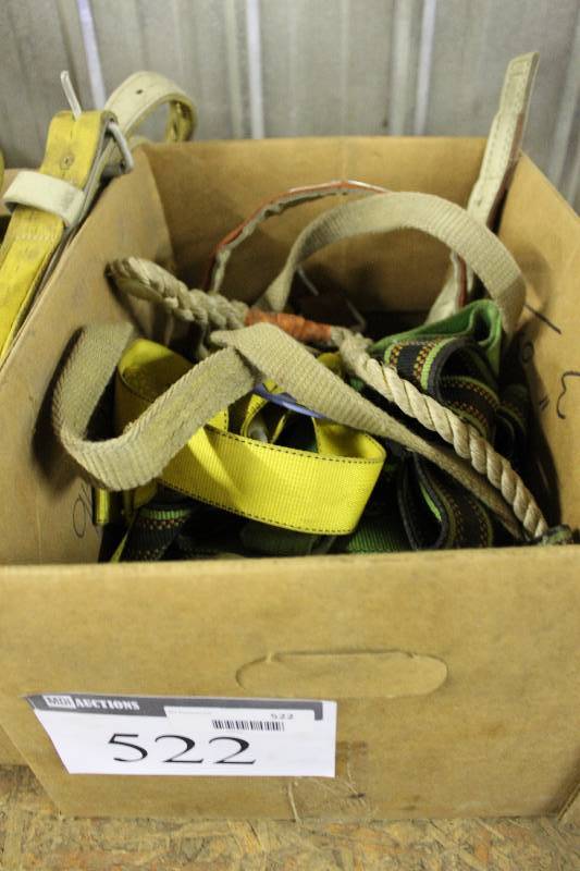 lot 522 image: Box Lot Including Straps Rope And More.