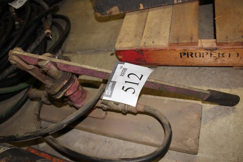 lot 512 image: Manual Vacuum Pump.