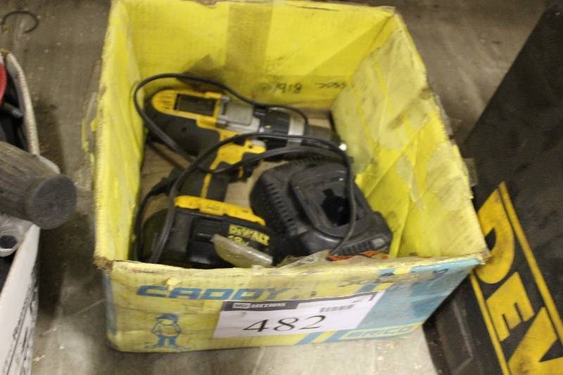 lot 482 image: DeWalt 18V Power Drill wBattery & Charger.
