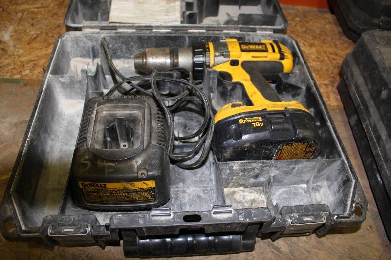 lot 475 image: DeWalt Heavy Duty 12 Cordless Drill  Driver wCase & Acccesories.