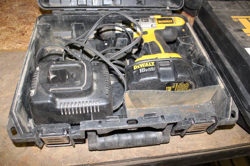 lot 472 image: DeWalt Heavy Duty 12 Cordless Impact Driver wCase & Acccesories.