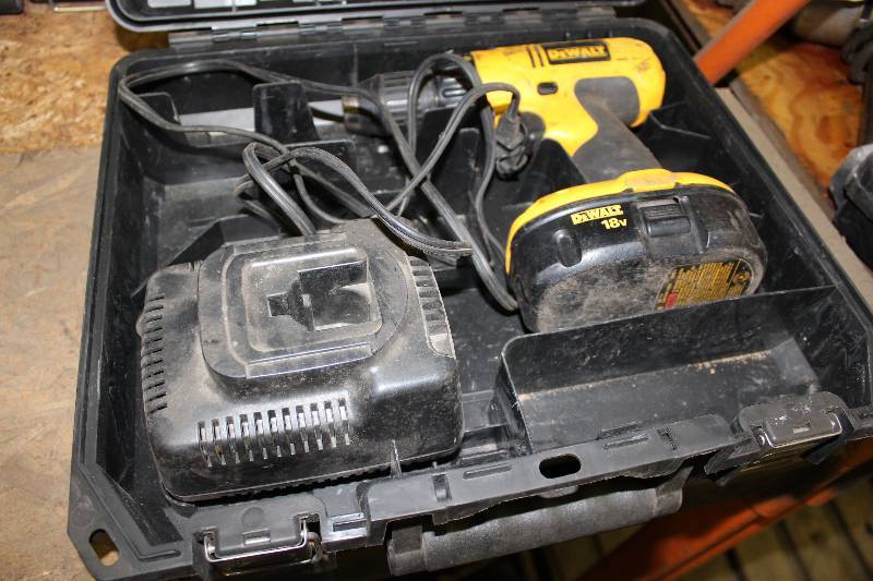 lot 469 image: DeWalt Cordless Drill w18V Battery, Hard Case & Charger.