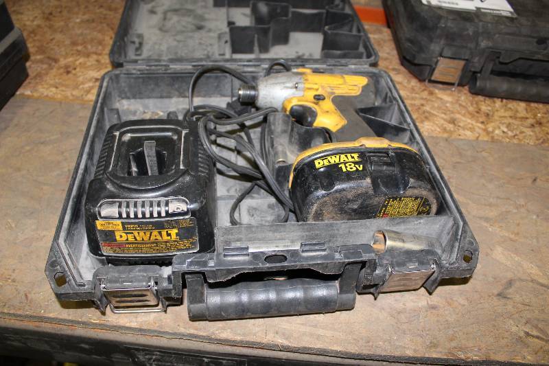 lot 473 image: DeWalt Cordless Impact Driver w18V Battery, Hard Case & Charger.