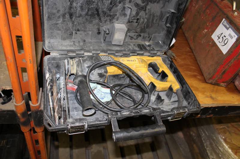 lot 471 image: DeWalt Corded Drill wHard Case & Front Handle.