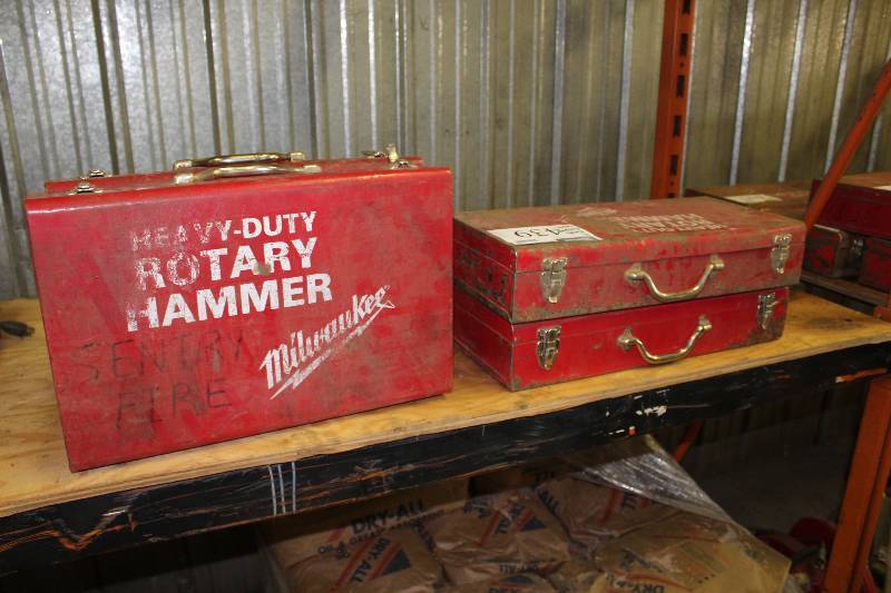 lot 439 image: Lot of (4) Empty Metal Cases wHandles & Latching Lid.