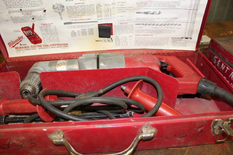 lot 427 image: Milwaukee Right Angle Drill wHard Case.