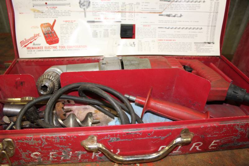 lot 426 image: Milwaukee Right Angle Drill wHard Case.