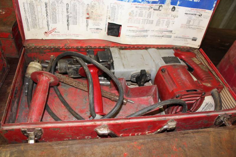 lot 423 image: Milwaukee Rotary Hammer wHard Case.