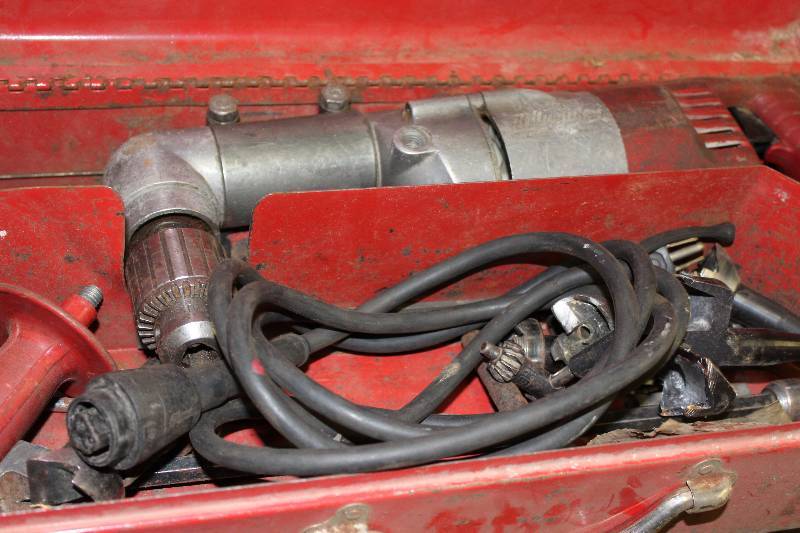 lot 428 image: Milwaukee Right Angle Drill wHard Case.