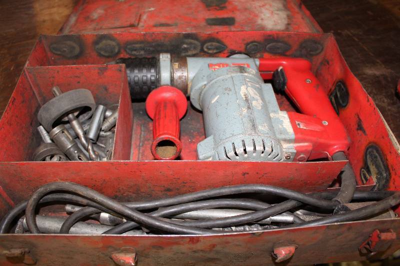lot 419 image: Hilti TE 17 Hammer Drill wHard Case & Atttachments.