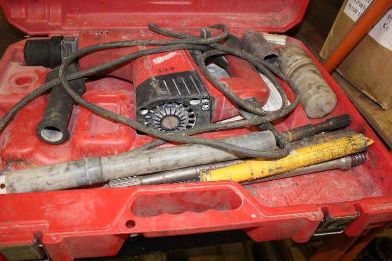 lot 414 image: Milwaukee 1.5 Heavy-Duty Rotary Hammer wHard Case & Accessories.