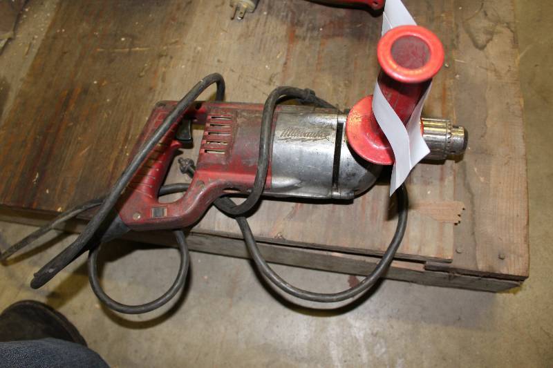 lot 447 image: Milwaukee Impact Driver wCord.