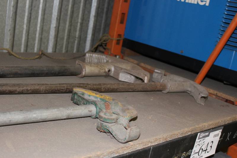 lot 590 image: Shelf Lot Including Clamp Ends Clip Boards.