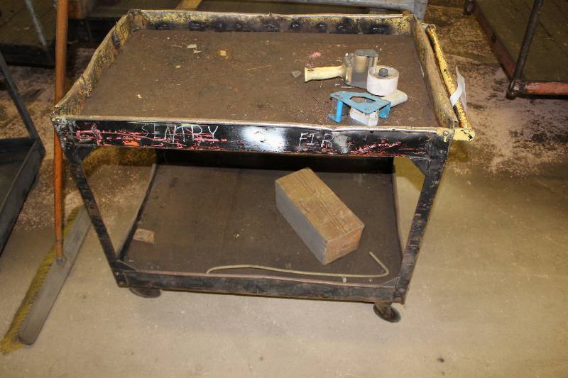 lot 640 image: Metal Cart wLower Shelf & Wheels 28 x 38 x 32.