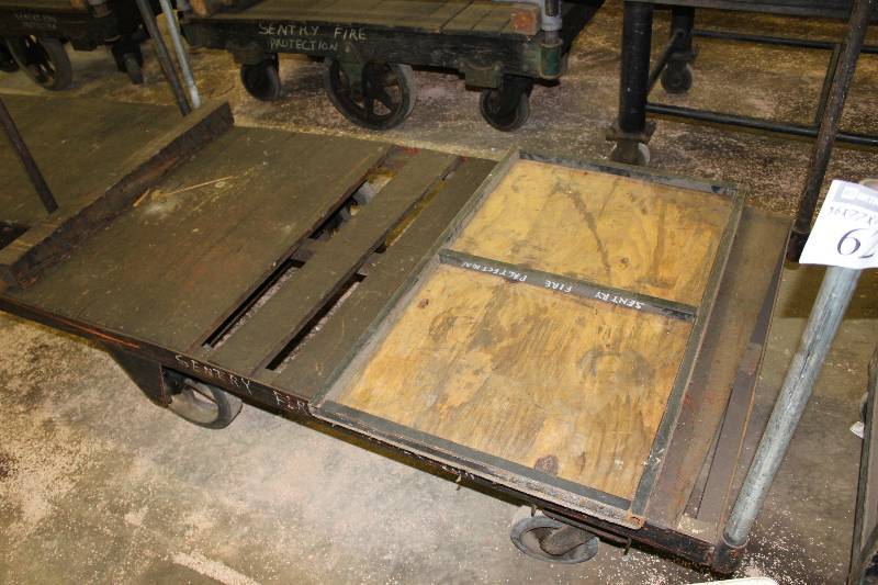 lot 627 image: Push Cart wPole Corners Metal 36 x 77 x 16.