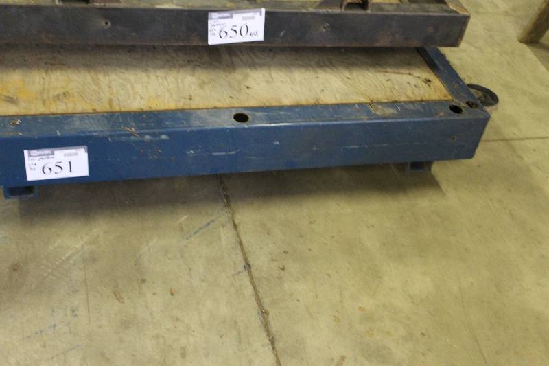 lot 651 image: Lift Platform Metal 54 x 156.