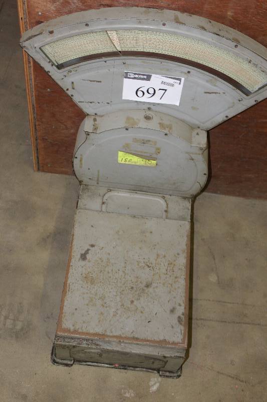 lot 697 image: Scale wWeighing Platform.